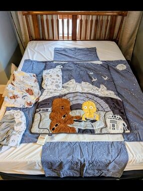 Star Wars Kids Chewbacca & C-3PO Blue Millennium Falcon Crib Set With Extras